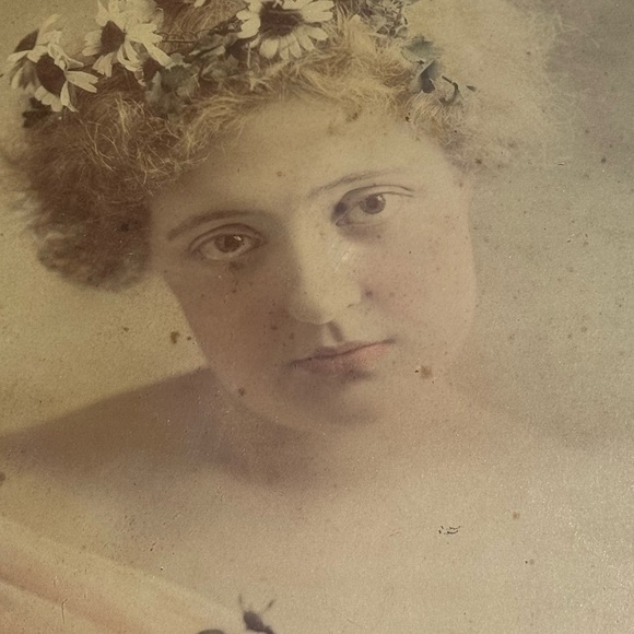 Antique 1898 "He Loves Me Not" Oval Portrait with Gold Frame - Picture 3 of 7